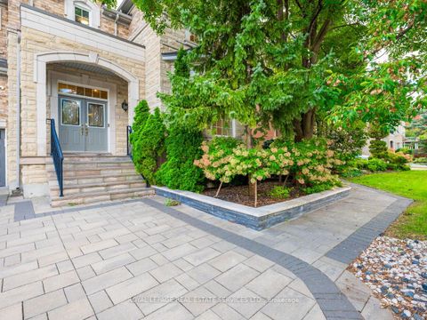 Photo 1 at 11 Beauvista Court, Vellore Village, Vaughan
