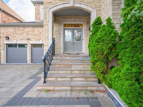 Photo 2 at 11 Beauvista Court, Vellore Village, Vaughan