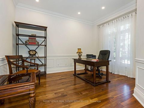 Photo 4 at 11 Beauvista Court, Vellore Village, Vaughan