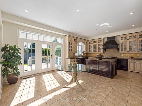 Photo 9 at 11 Beauvista Court, Vellore Village, Vaughan
