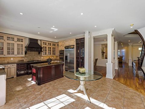 Photo 10 at 11 Beauvista Court, Vellore Village, Vaughan