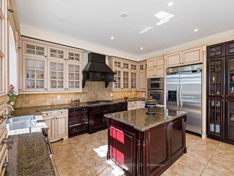 Photo 12 at 11 Beauvista Court, Vellore Village, Vaughan