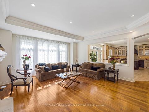 Photo 14 at 11 Beauvista Court, Vellore Village, Vaughan