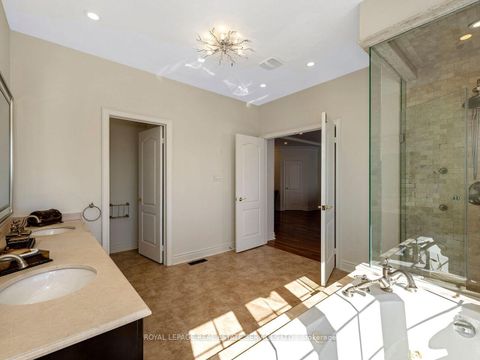 Photo 20 at 11 Beauvista Court, Vellore Village, Vaughan