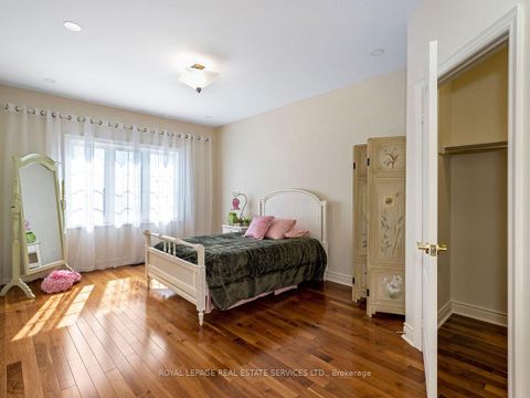 Photo 21 at 11 Beauvista Court, Vellore Village, Vaughan