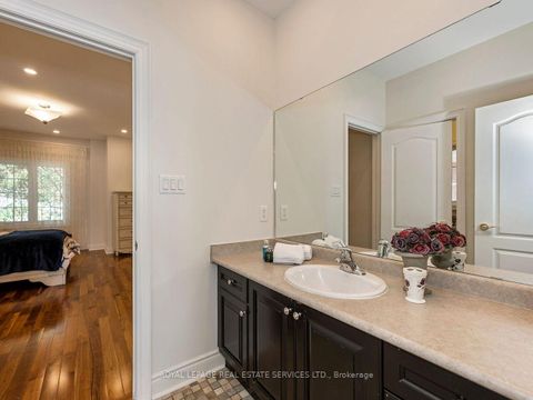 Photo 23 at 11 Beauvista Court, Vellore Village, Vaughan