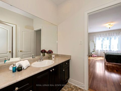 Photo 25 at 11 Beauvista Court, Vellore Village, Vaughan