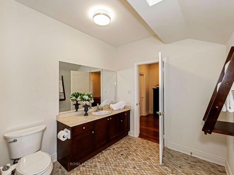 Photo 28 at 11 Beauvista Court, Vellore Village, Vaughan
