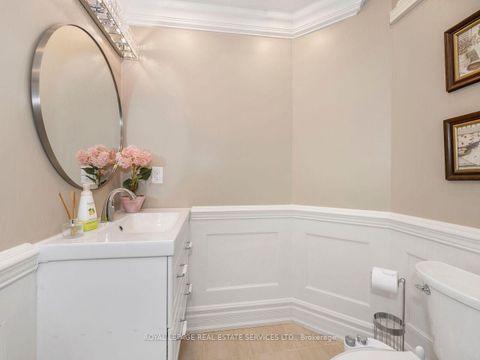 Photo 33 at 11 Beauvista Court, Vellore Village, Vaughan