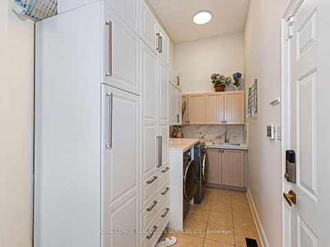 Photo 42 at 11 Beauvista Court, Vellore Village, Vaughan
