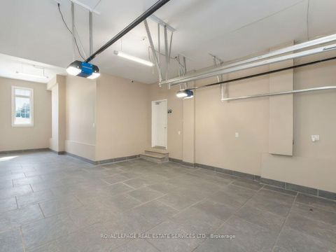 Photo 43 at 11 Beauvista Court, Vellore Village, Vaughan