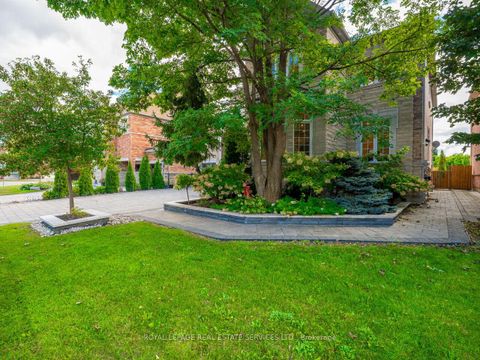 Photo 47 at 11 Beauvista Court, Vellore Village, Vaughan
