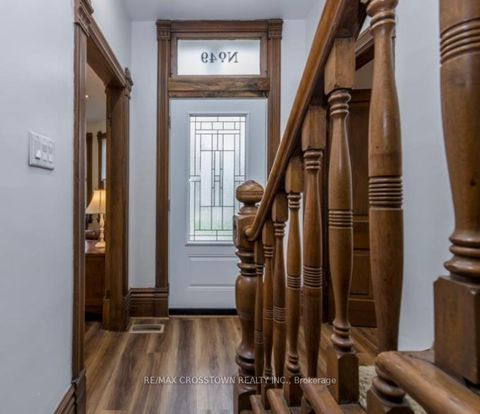 Photo 4 at 49 Park Street, Queen's Park, Barrie