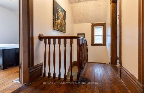 Photo 6 at 49 Park Street, Queen's Park, Barrie