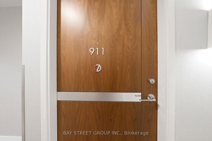 Photo 5 at 911 - 85 McMahon Drive, Bayview Village, Toronto