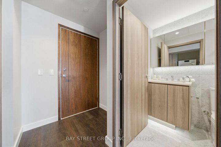 Photo 7 at 911 - 85 McMahon Drive, Bayview Village, Toronto