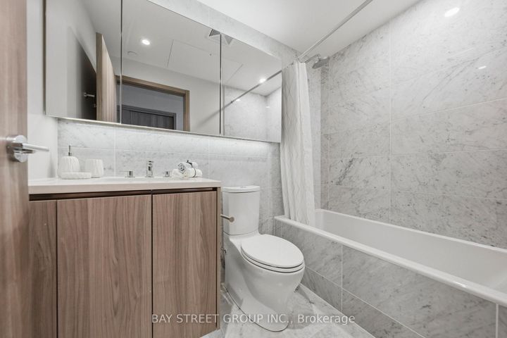 Photo 10 at 911 - 85 McMahon Drive, Bayview Village, Toronto