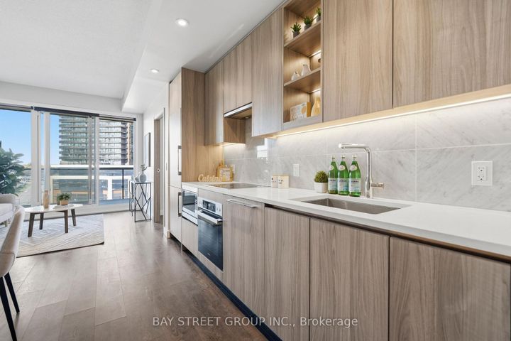 Photo 11 at 911 - 85 McMahon Drive, Bayview Village, Toronto