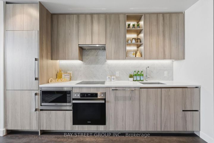 Photo 13 at 911 - 85 McMahon Drive, Bayview Village, Toronto