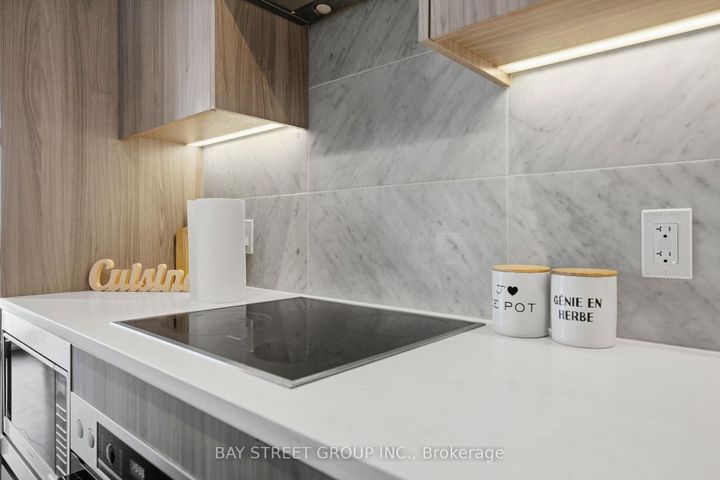 Photo 15 at 911 - 85 McMahon Drive, Bayview Village, Toronto