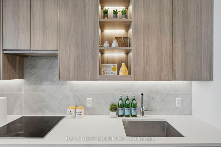 Photo 16 at 911 - 85 McMahon Drive, Bayview Village, Toronto