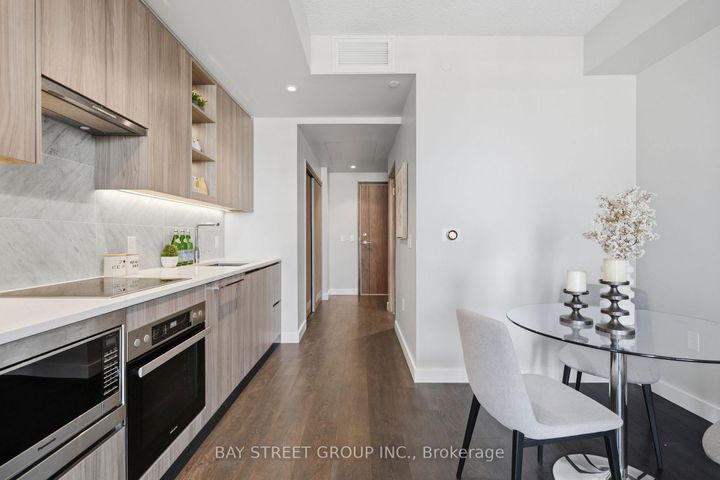 Photo 17 at 911 - 85 McMahon Drive, Bayview Village, Toronto