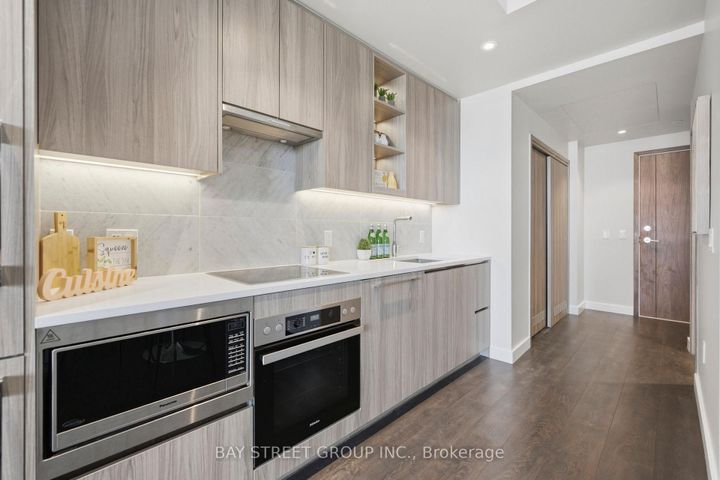 Photo 18 at 911 - 85 McMahon Drive, Bayview Village, Toronto