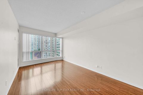 Photo 7 at 1011 - 8 Lee Centre Drive, Woburn, Toronto