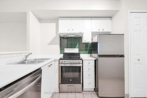 Photo 15 at 1011 - 8 Lee Centre Drive, Woburn, Toronto