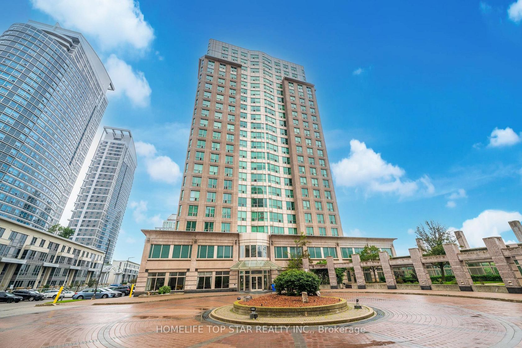 1011 - 8 Lee Centre Drive, Woburn, Toronto 