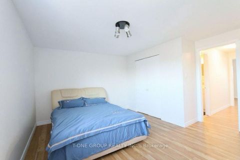 Photo 10 at 9 - 8 Liszt Gate, Hillcrest Village, Toronto