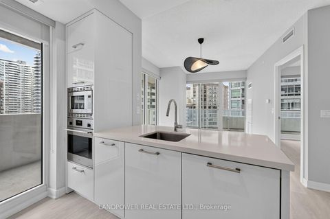 Photo 5 at 803 - 2221 Yonge Street, Mount Pleasant West, Toronto