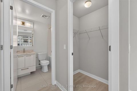 Photo 10 at 803 - 2221 Yonge Street, Mount Pleasant West, Toronto