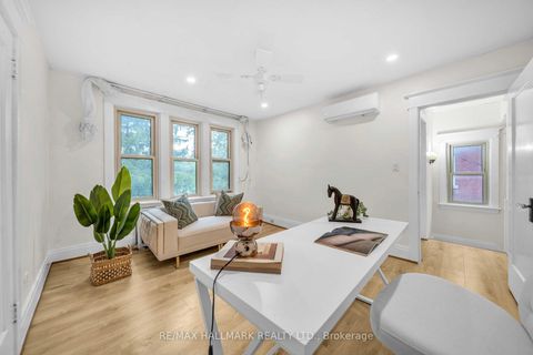 Photo 13 at 20 Elizabeth Street S, Mill Pond, Richmond Hill
