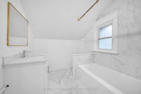 Photo 15 at 20 Elizabeth Street S, Mill Pond, Richmond Hill