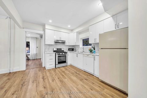 Photo 17 at 20 Elizabeth Street S, Mill Pond, Richmond Hill