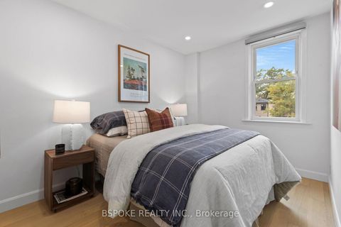 Photo 10 at 546 Main Street, Lumsden, Toronto