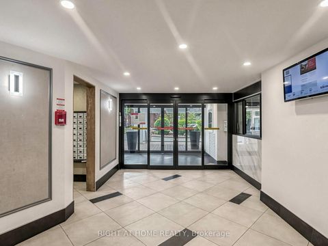 Photo 4 at 915 - 5 Vicora Linkway Way, Flemingdon Park, Toronto