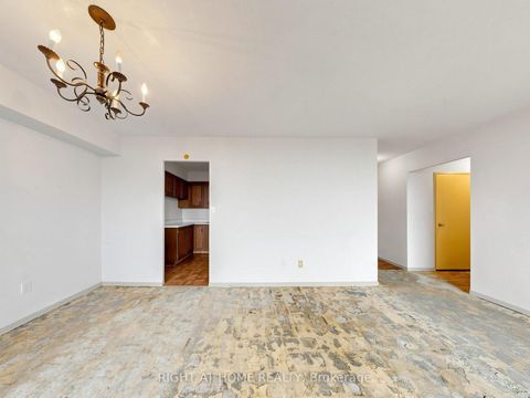 Photo 15 at 915 - 5 Vicora Linkway Way, Flemingdon Park, Toronto