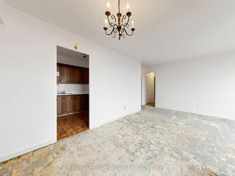 Photo 16 at 915 - 5 Vicora Linkway Way, Flemingdon Park, Toronto