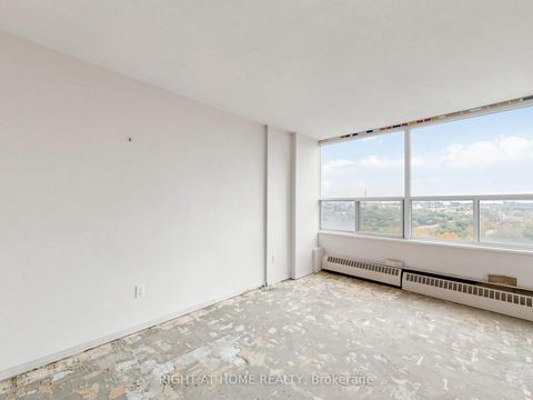 Photo 17 at 915 - 5 Vicora Linkway Way, Flemingdon Park, Toronto