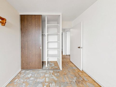 Photo 22 at 915 - 5 Vicora Linkway Way, Flemingdon Park, Toronto