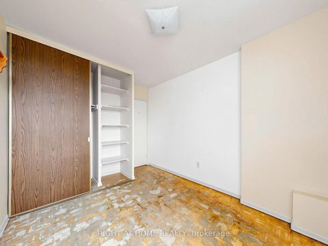 Photo 23 at 915 - 5 Vicora Linkway Way, Flemingdon Park, Toronto