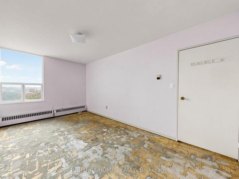 Photo 24 at 915 - 5 Vicora Linkway Way, Flemingdon Park, Toronto