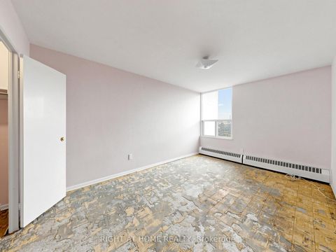 Photo 25 at 915 - 5 Vicora Linkway Way, Flemingdon Park, Toronto