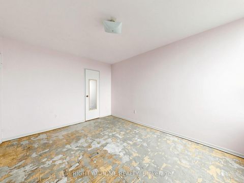 Photo 27 at 915 - 5 Vicora Linkway Way, Flemingdon Park, Toronto