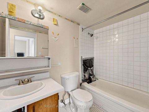 Photo 29 at 915 - 5 Vicora Linkway Way, Flemingdon Park, Toronto