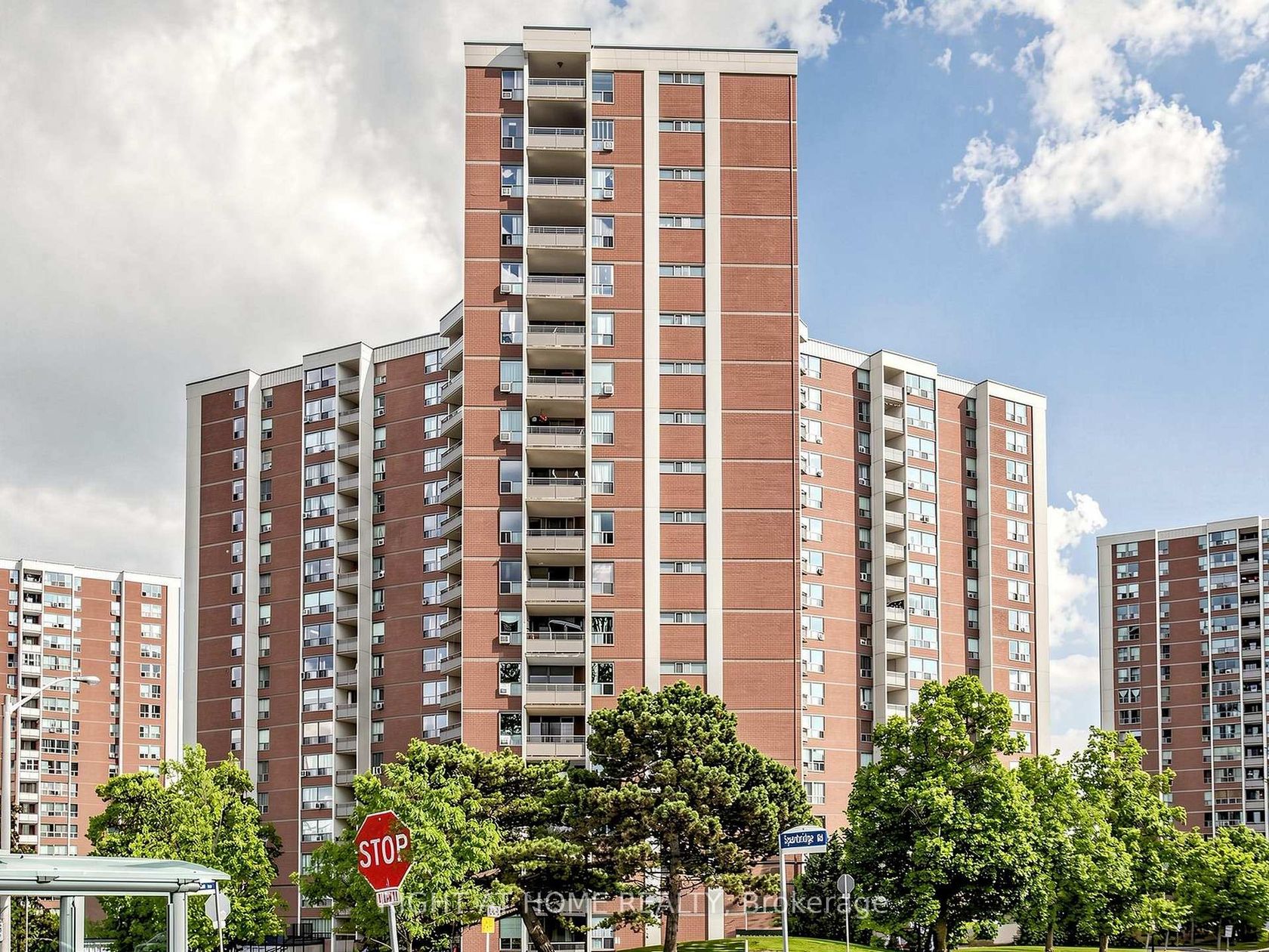 915 - 5 Vicora Linkway Way, Flemingdon Park, Toronto 