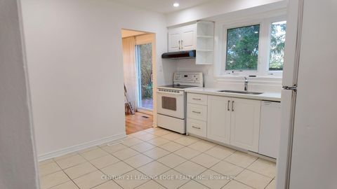 Photo 5 at 39 Waddington Crescent, Don Valley Village, Toronto