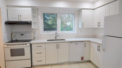 Photo 7 at 39 Waddington Crescent, Don Valley Village, Toronto